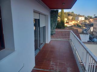 Lloguer Pis  Passeig jaume brutau 6. Pis espaiós i molt lluminós amb gran terrassa i vistes a la munt