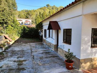 Chalet en Carrer de la font del ferro 39. Chalet con 3 habitaciones con parking, aire acondicionado y vist