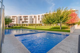 Piso  Carrer de josep terradellas. Piso con 3 habitaciones con ascensor, calefacción, aire acondici