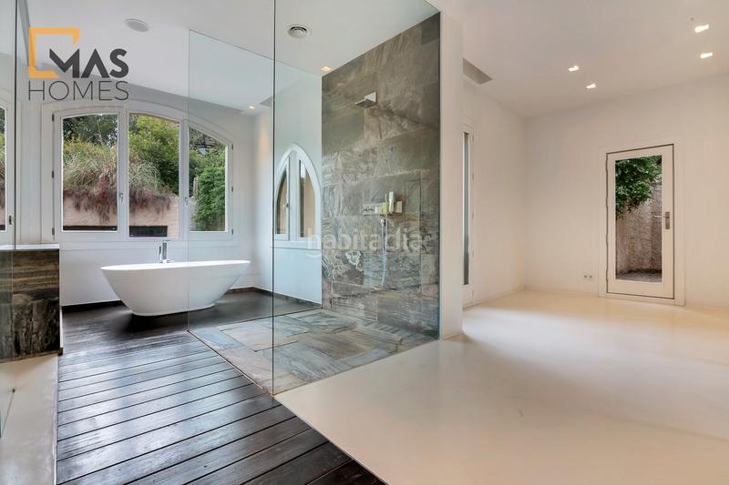 Foto b4edf97d-e587-4073-b00f-0ec7da0a8f0c. House with fireplace heating parking pool in Sarrià Barcelona