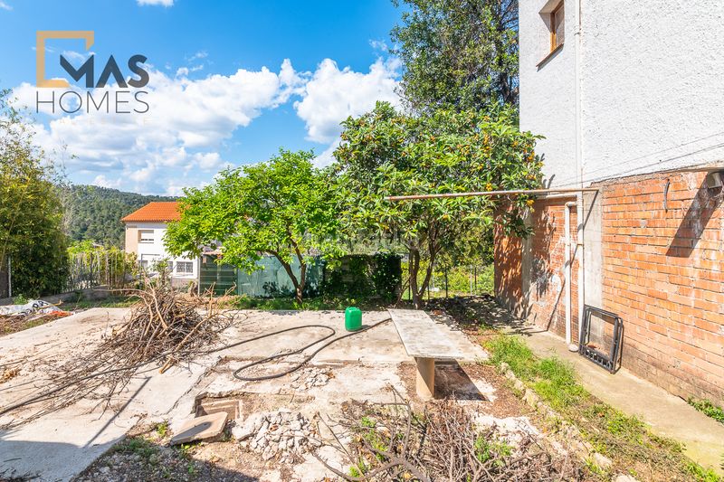 Foto 312044f1-e234-4789-adc8-358f16d0037d. Casa amb xemeneia calefacció aparcament a Corbera de Llobregat