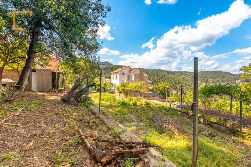 Foto 64a74b43-d702-47b1-b506-cd9002c8c2d8. Casa amb xemeneia calefacció aparcament a Corbera de Llobregat