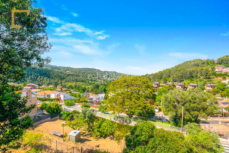 Foto b51335e4-7830-4d8e-84bf-f55e869eb0a9. Casa amb xemeneia calefacció aparcament a Corbera de Llobregat