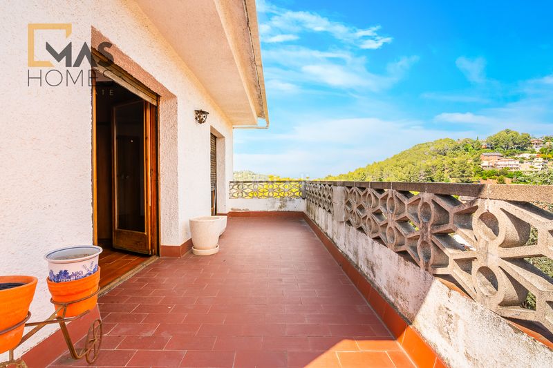 Foto bd8cc52d-2633-4e71-862e-b64b698743eb. Casa amb xemeneia calefacció aparcament a Corbera de Llobregat