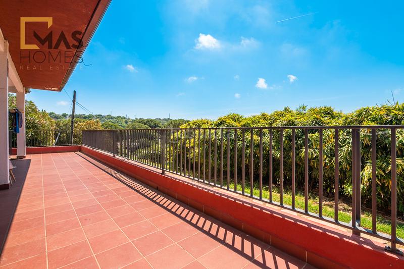 Foto 01ff6676-e74f-4df2-bb29-63993473d3f1. Maison avec cheminée chauffage parking piscine dans Mataró