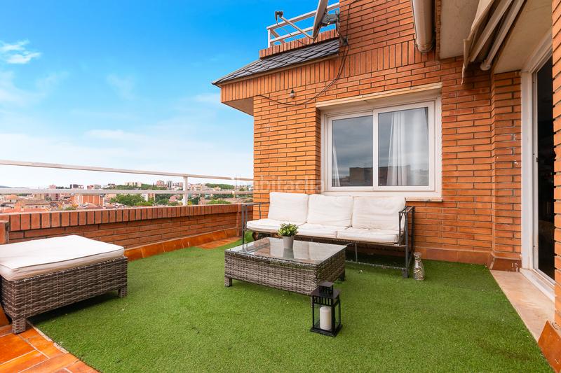 Foto 502f6909-234a-4698-8e25-d069641a7d9d. Àtic amb calefacció a Centre Rubí