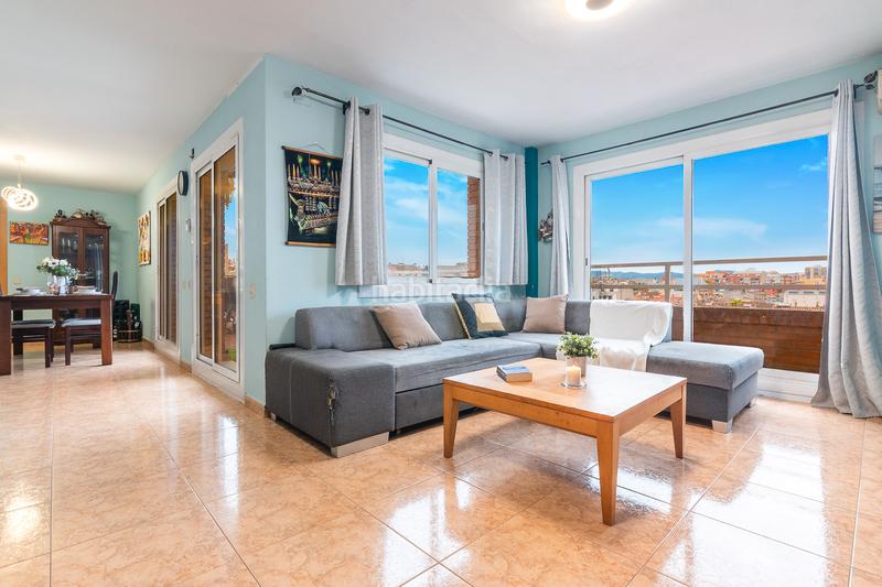 Foto 536f8073-4dab-4ef9-a8b4-c5842f47f83e. Àtic amb calefacció a Centre Rubí