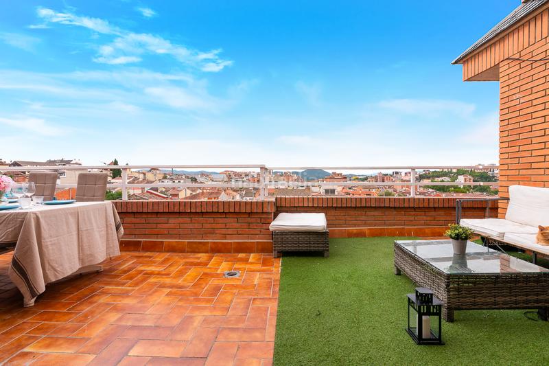 Foto 8fc8ea2d-f91a-4b88-bbec-77d53a0ec088. Attico con riscaldamento in Centre Rubí