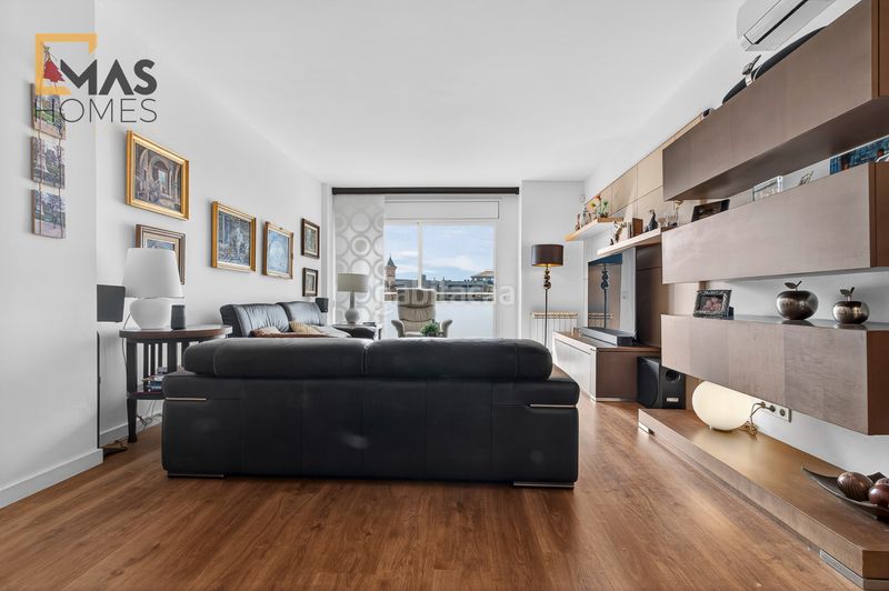 Foto 0c18bbd3-fe56-4fe0-81ef-290c149f1d93. Àtic amb calefacció aparcament piscina a Centre Sabadell