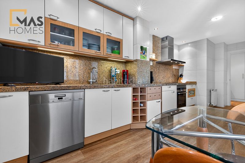 Foto 3fac3364-685c-4bbb-9733-4a3473afbb38. Àtic amb calefacció aparcament piscina a Centre Sabadell