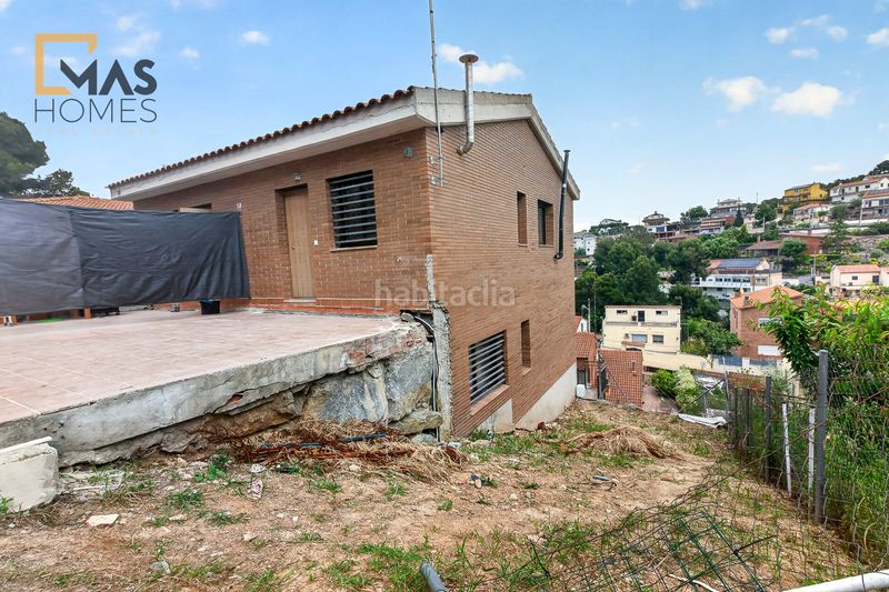 Foto 4e04d425-8ce2-4a16-835c-071b8546041e. Casa aparellada amb calefacció aparcament a Can Palet de Vista Alegre Terrassa