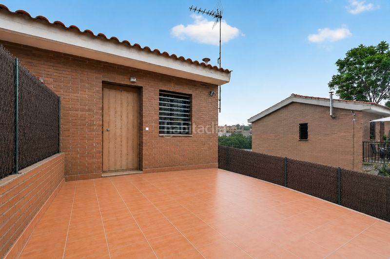 Foto 6e8e67a8-8763-4eec-9f65-fe714eb49e62. Casa aparellada amb calefacció aparcament a Can Palet de Vista Alegre Terrassa