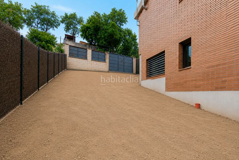 Foto abc8aa72-7471-422a-a186-34cc7d93de2a. Casa aparellada amb calefacció aparcament a Can Palet de Vista Alegre Terrassa