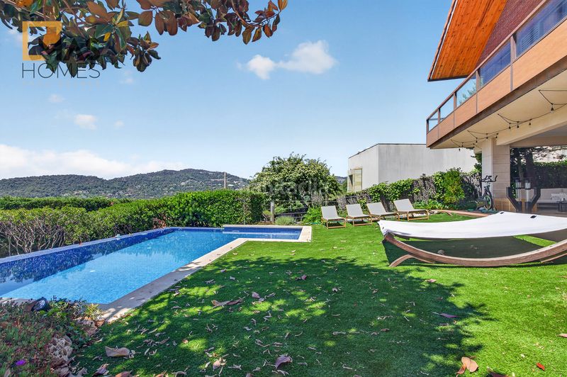 Foto daa1b077-dc9d-46a2-b663-581734904836. Chalet avec chauffage parking piscine dans Matadepera