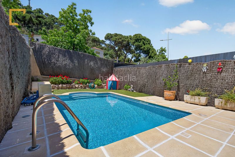 Foto 4f2e27d2-ccd5-4bd7-b155-8c1c6114cf0a. Casa adossada amb calefacció aparcament piscina a Sant Fost de Campsentelles
