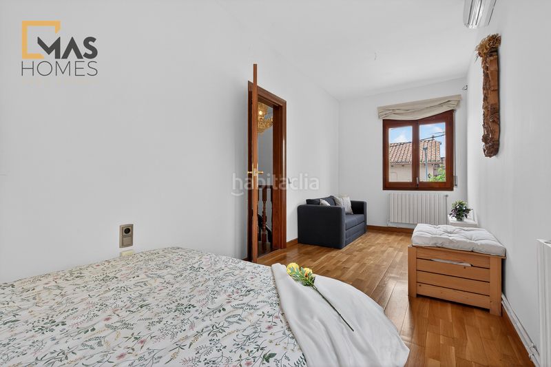 Foto d38d8807-1ff7-4b48-bd61-e883cdca55f3. Xalet amb calefacció aparcament piscina a Parets del Vallès