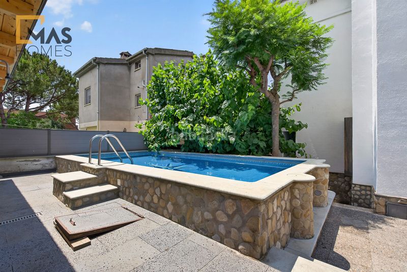 Foto f2e4d1f7-299d-47cb-af7b-b421c10e79b0. Xalet amb calefacció aparcament piscina a Parets del Vallès