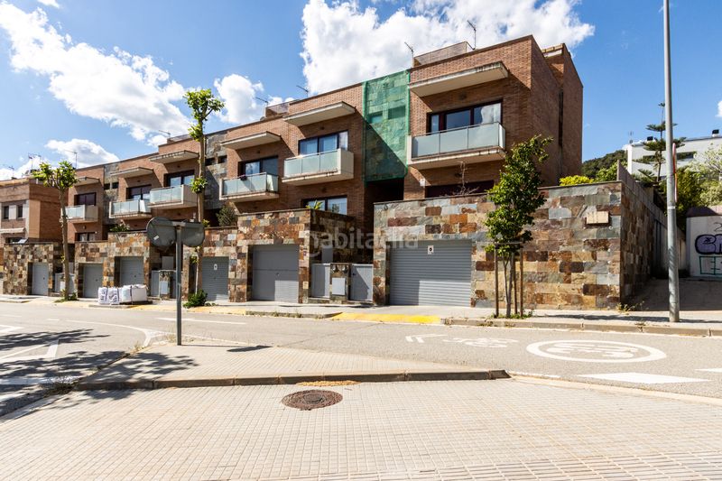 Foto 4682323f-232b-421a-8dd3-650fc58ba689. Casa adossada amb calefacció aparcament piscina a Castellar del Vallès