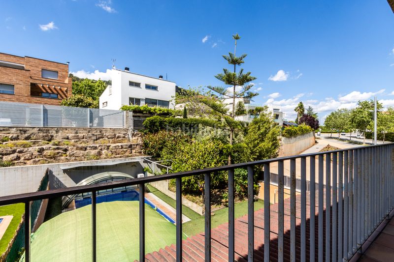 Foto 4b8d4f13-ef37-4041-bd45-0e21d6b68321. Casa adossada amb calefacció aparcament piscina a Castellar del Vallès