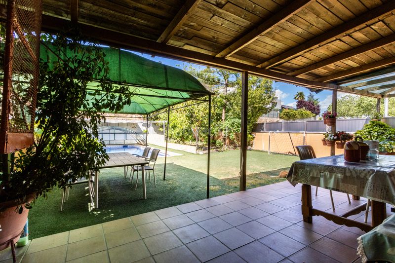 Foto a0ad62c6-a20f-4553-82c0-952440ded93f. Casa adossada amb calefacció aparcament piscina a Castellar del Vallès