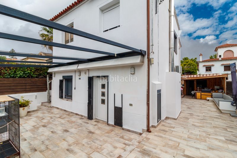 Foto a7183f33-fc27-40ee-af97-03b52a4d64e9. Casa amb calefacció aparcament piscina a Montmar Castelldefels