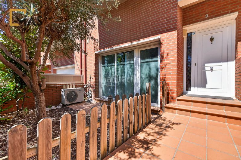 Foto a16eb65e-4f11-4e24-96a0-f5b28365bf7f. Casa adosada en Martorell