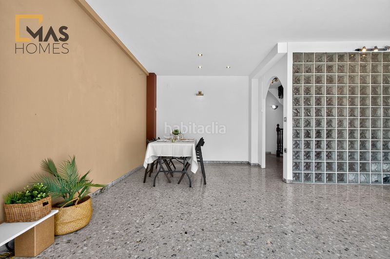 Foto b09d5ecc-8b89-4205-ba9c-41a3eba08b06. Casa adosada en Martorell