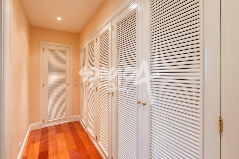 Foto 4aa6f8cc-8fcf-4e1a-bcd1-4328d7246f2a. Chalet venta de villa en Prado Largo en Prado Largo Pozuelo de Alarcón