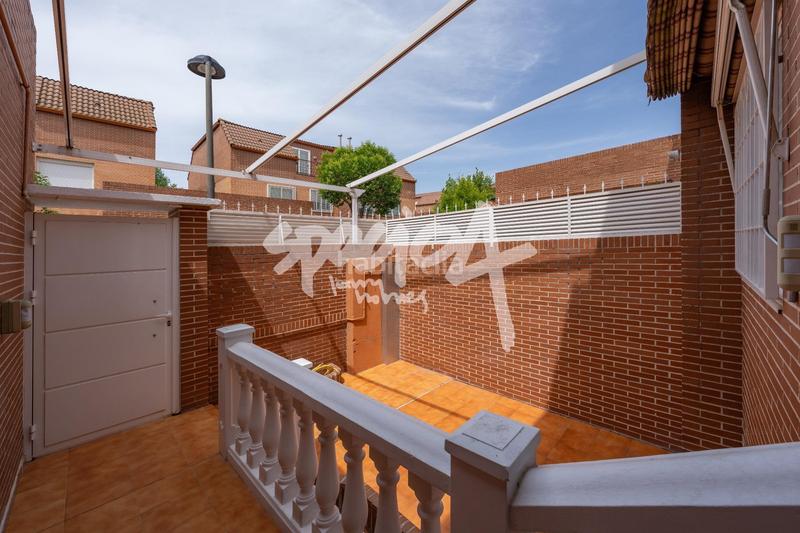 Foto 620aa9a4-17e3-4309-a416-f36c2eb270cc. Casa a schiera con riscaldamento parcheggio in La Garena Alcalá de Henares