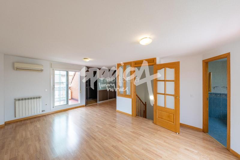 Foto b80c8b0e-08b7-4680-aeed-565a99b3664d. Casa a schiera con riscaldamento parcheggio in La Garena Alcalá de Henares