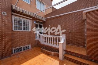 Casa adossada  Secundino zuazo. Chalet adosado en venta