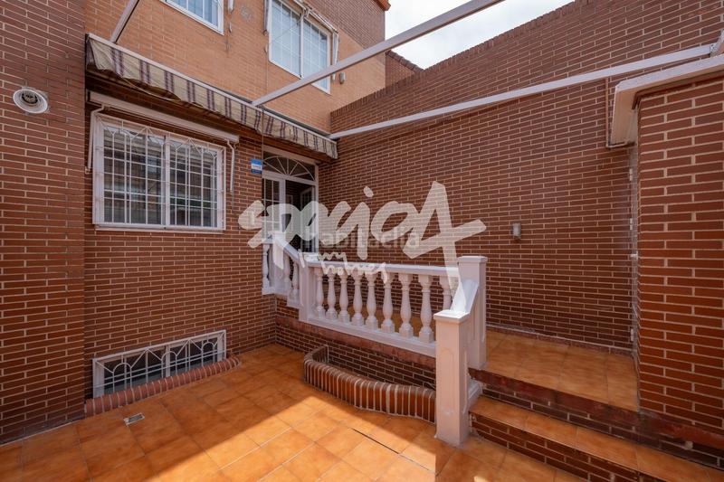 Foto d9ffe65e-5055-42aa-8796-34d9d1615adf. Casa a schiera con riscaldamento parcheggio in La Garena Alcalá de Henares