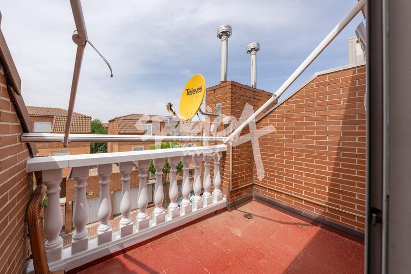 Foto cf9ad215-5d49-481f-b0a5-606fefe421f7. Xalet amb calefacció aparcament a La Garena Alcalá de Henares