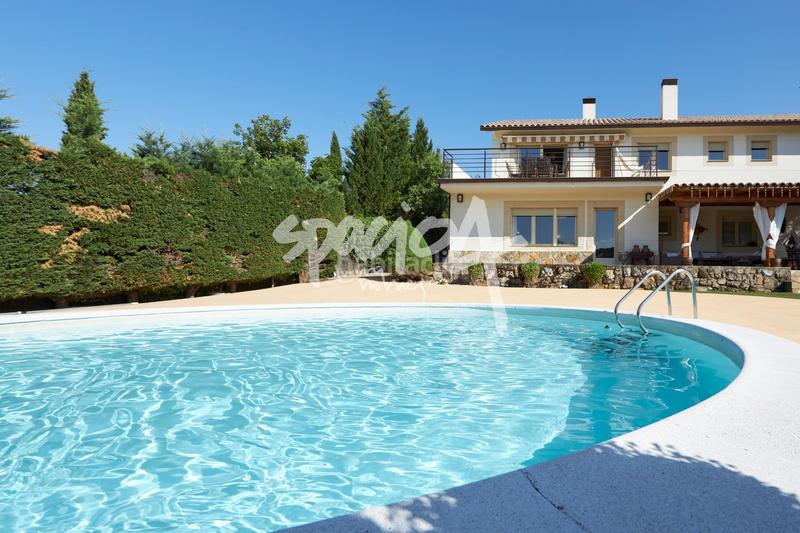 Foto 41f63dbd-931f-4f22-9ab0-819ba83c7754. Chalet naturaleza, diseño y privacidad en jarabeltrán en Valdemorillo