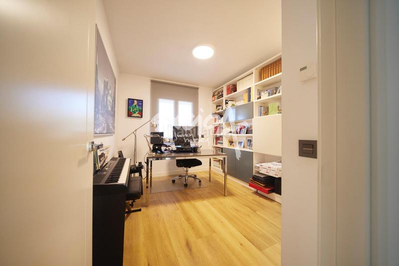 Foto 58576ed2-6e8e-4377-b38b-d68d978cfc8e. Casa amb calefacció aparcament piscina a Buenavista-Valparaíso-La Legua Toledo