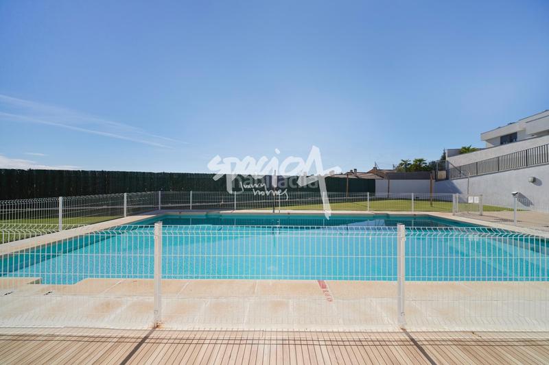 Foto 758f8047-5f9c-4eaf-9af0-11eaa7f026ec. Casa amb calefacció aparcament piscina a Buenavista-Valparaíso-La Legua Toledo