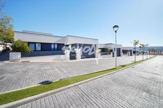 Haus  Legua-dehesa. Exclusividad, luz y eficiencia en la legua