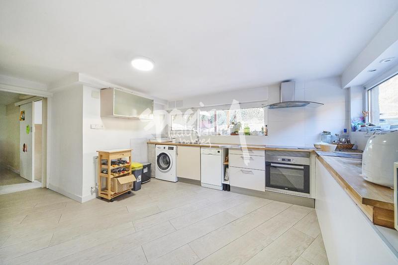 Foto ee4969b5-1211-453d-9c73-09dd0e587d35. Chalet mit heizung parking pool in Pueblo Pozuelo de Alarcón