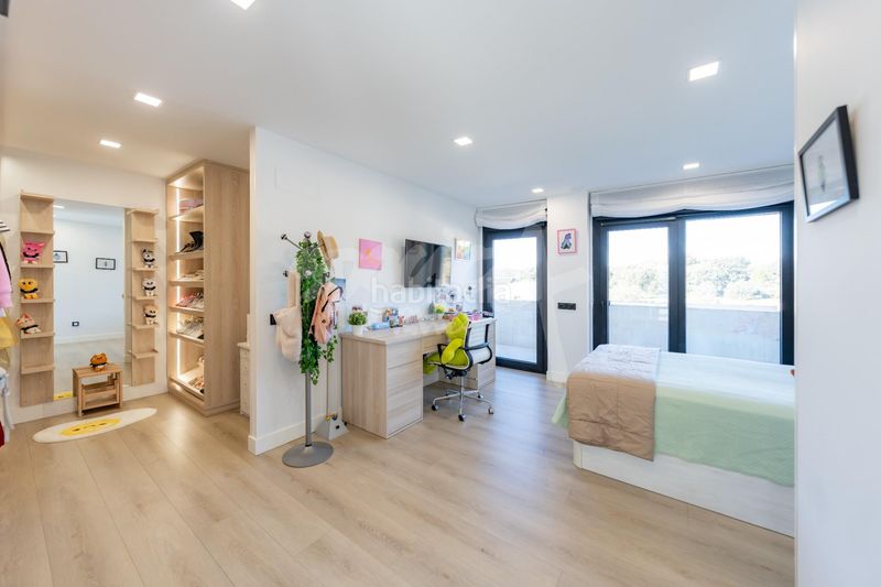 Foto 0b123842-264d-4f0d-946a-e2270c38be6e. Xalet amb aparcament piscina a Colmenarejo