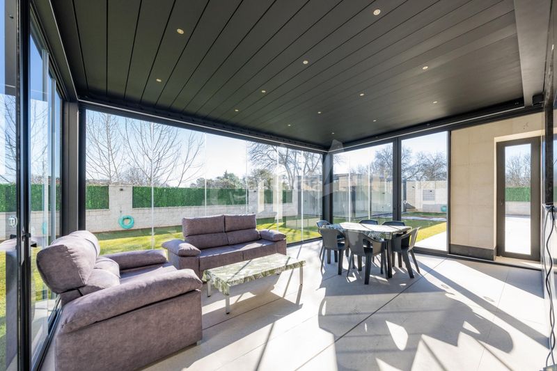 Foto 0bde7ccd-2e16-4e35-acb5-abe2857b5370. Xalet amb aparcament piscina a Colmenarejo