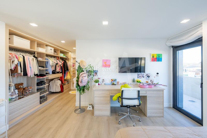 Foto 1076d78f-0ddf-4141-808f-e248968bc776. Xalet amb aparcament piscina a Colmenarejo