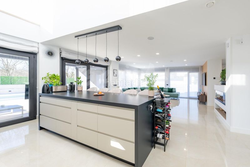 Foto 19768fbb-6d76-4183-ba89-12a7373f9546. Xalet amb aparcament piscina a Colmenarejo