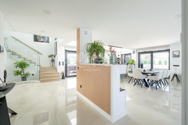 Foto 1b4e9eb6-dff6-4cc5-8954-7fe4e1bc75cf. Xalet amb aparcament piscina a Colmenarejo