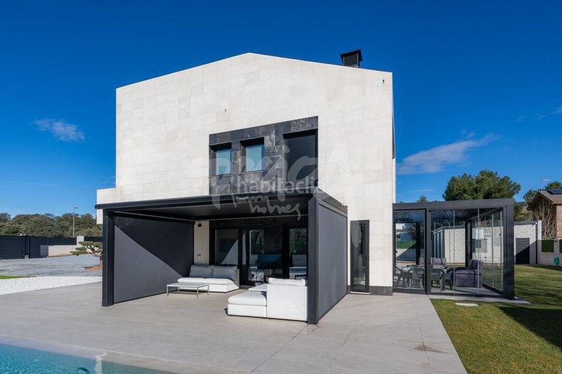 Foto 1bf813b0-267b-40da-89ae-f329c4d18ef7. Xalet amb aparcament piscina a Colmenarejo