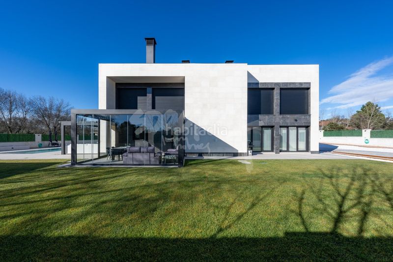 Foto 310ab307-aaf2-4990-a50d-71ea6d1a8365. Xalet amb aparcament piscina a Colmenarejo