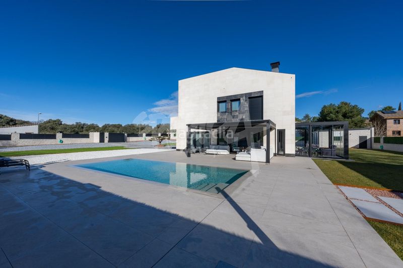 Foto 3e3b2c3c-1751-4280-a1d5-142d68e7918e. Xalet amb aparcament piscina a Colmenarejo