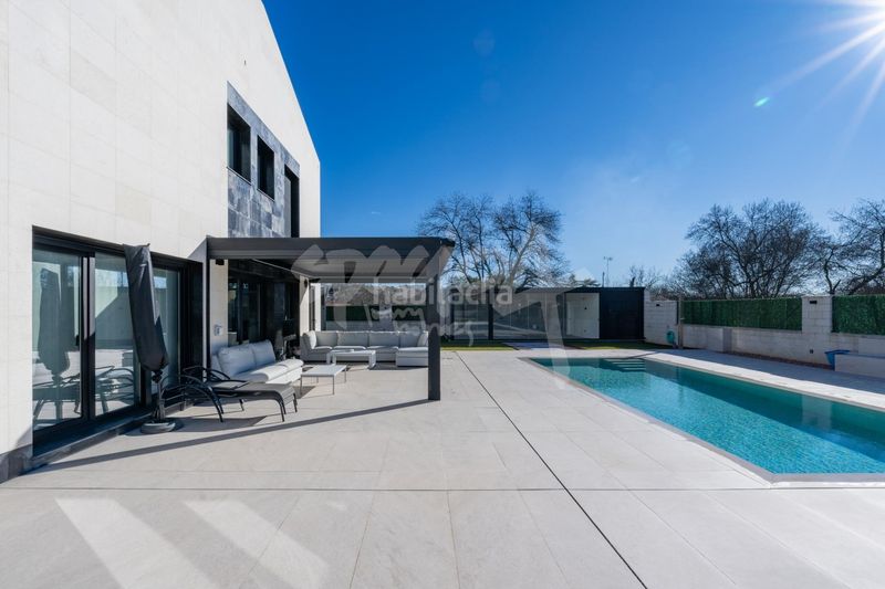 Foto 5c4446e7-affa-42a4-b604-ff6697c64554. Xalet amb aparcament piscina a Colmenarejo