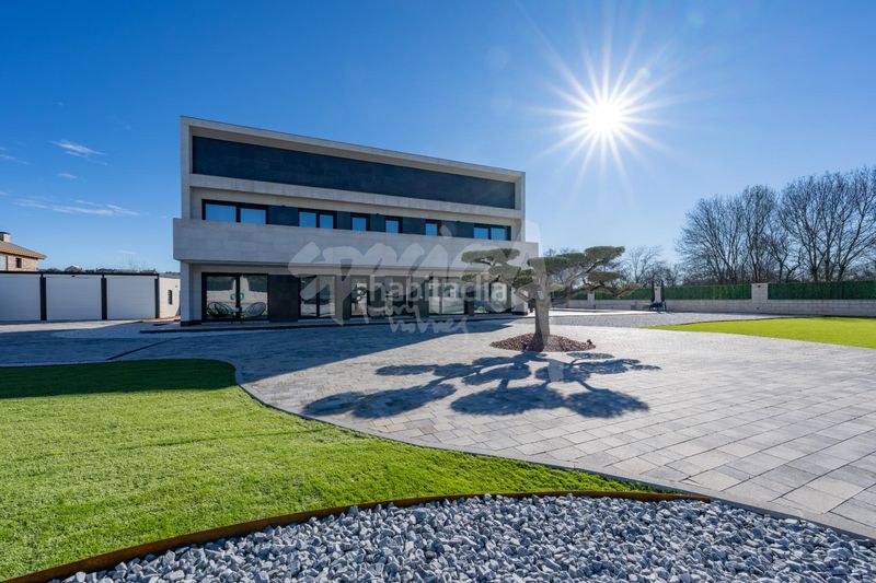 Foto 663438f4-accd-4e54-8b93-c8e189cd3f28. Xalet amb aparcament piscina a Colmenarejo