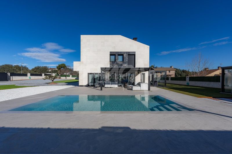 Foto 7412219b-a635-4742-b3b7-beb98bc933f2. Xalet amb aparcament piscina a Colmenarejo