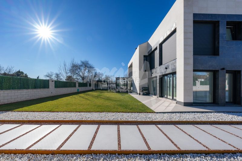 Foto 7950dbc8-2c45-4a9f-ad2f-bdab339f0bb9. Xalet amb aparcament piscina a Colmenarejo